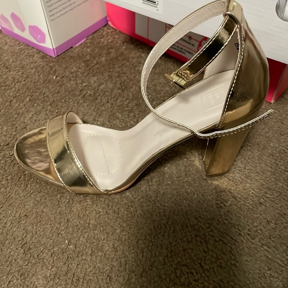 Wide Heeled Shoe